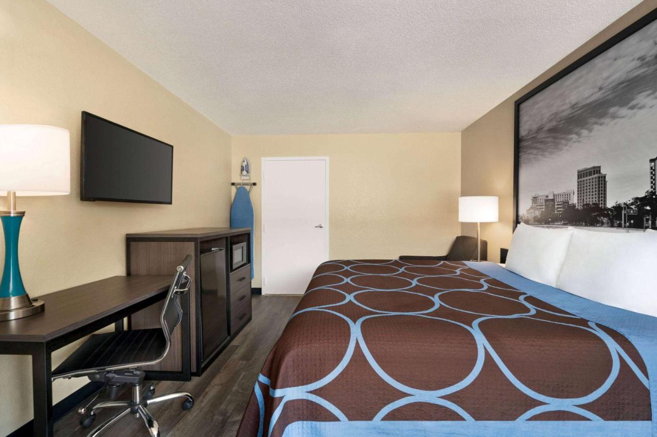Motel Super 8 By Wyndham Gulfport Biloxi Airport Exterior foto